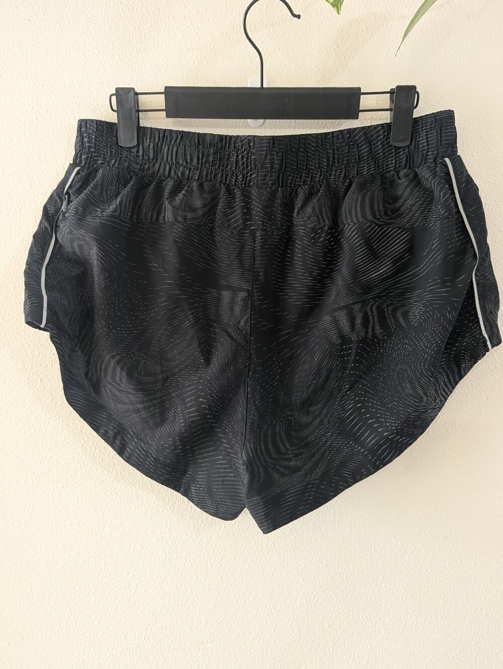Fabletics Reflective Pattern Shorts - Picture 4 of 7